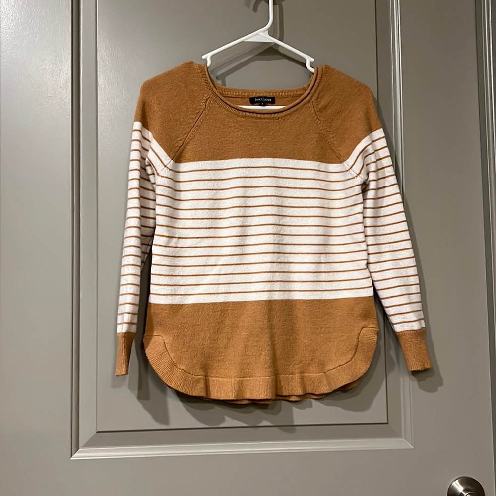 Jill Crew Neck Pullover in Mustard and White